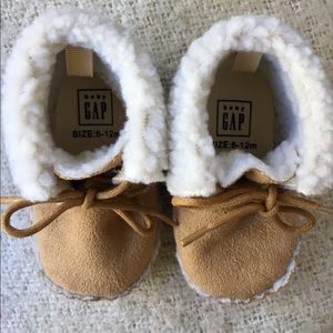 Sherpa baby boots 6-12 months